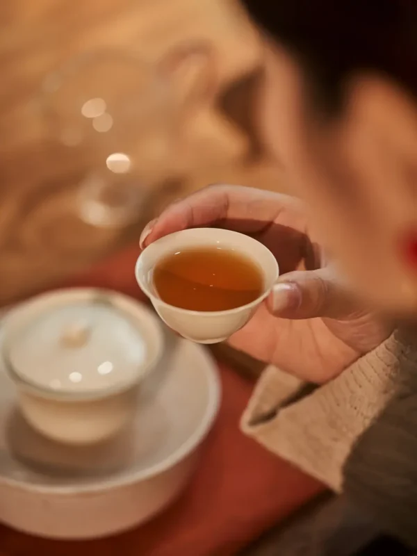 A cup of osmanthus tea highlighting osmanthus tea benefits, exploring what does osmanthus taste like and its caffeine content.