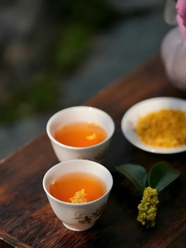 Two cups of osmanthus flower tea brewed with black tea organic, offering black tea age delay benefits for relaxation.