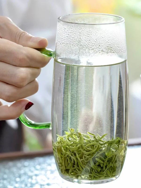 Dongting Biluochun tea from the early spring harvest, offering a refined floral essence, smooth texture, and natural sweetness.