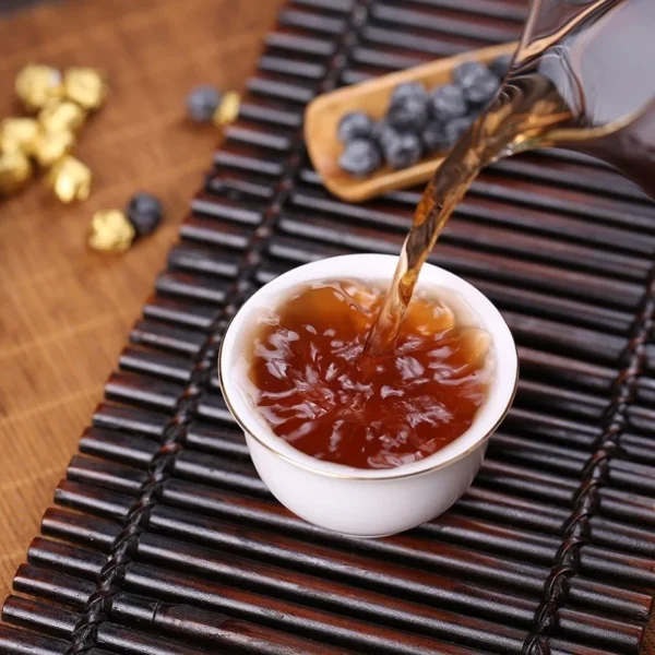 This Ripe Pu-erh tea paste helps improve immunity and supports fat loss, providing a perfect office tea solution for busy professionals.